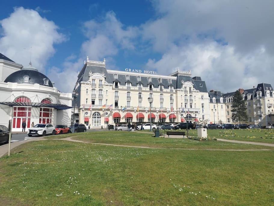 Cabourg Cosy, Appartement Refait A Neuf, 5 Min A Pied De La Mer Экстерьер фото